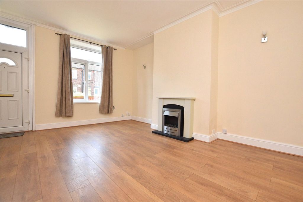 Property photo 2 of 8 Picture No. 16