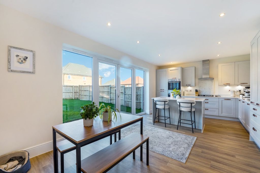 Property photo 2 of 22 Picture No. 18