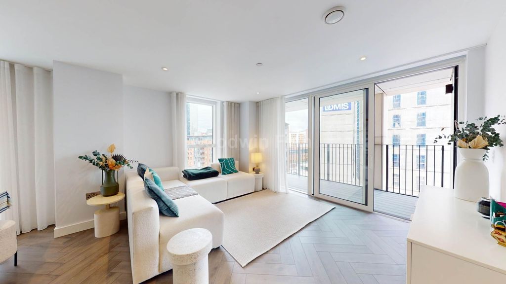 Property photo 3 of 36