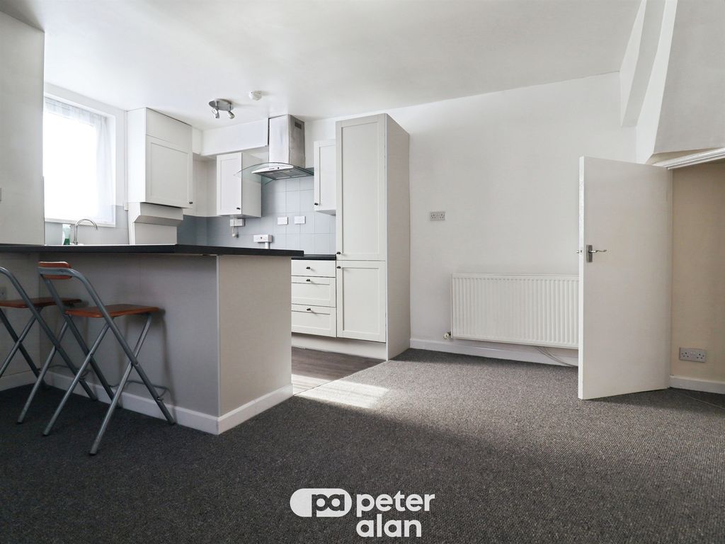 Property photo 2 of 15 Kitchen/ Lounge