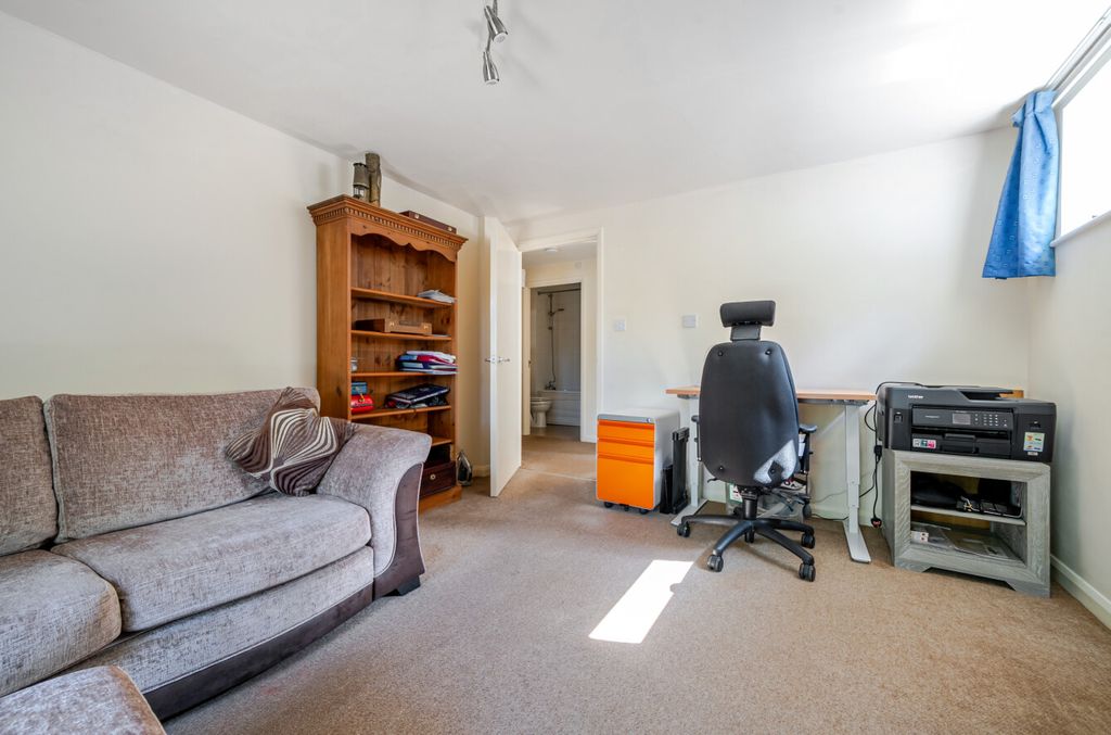 Property photo 3 of 8