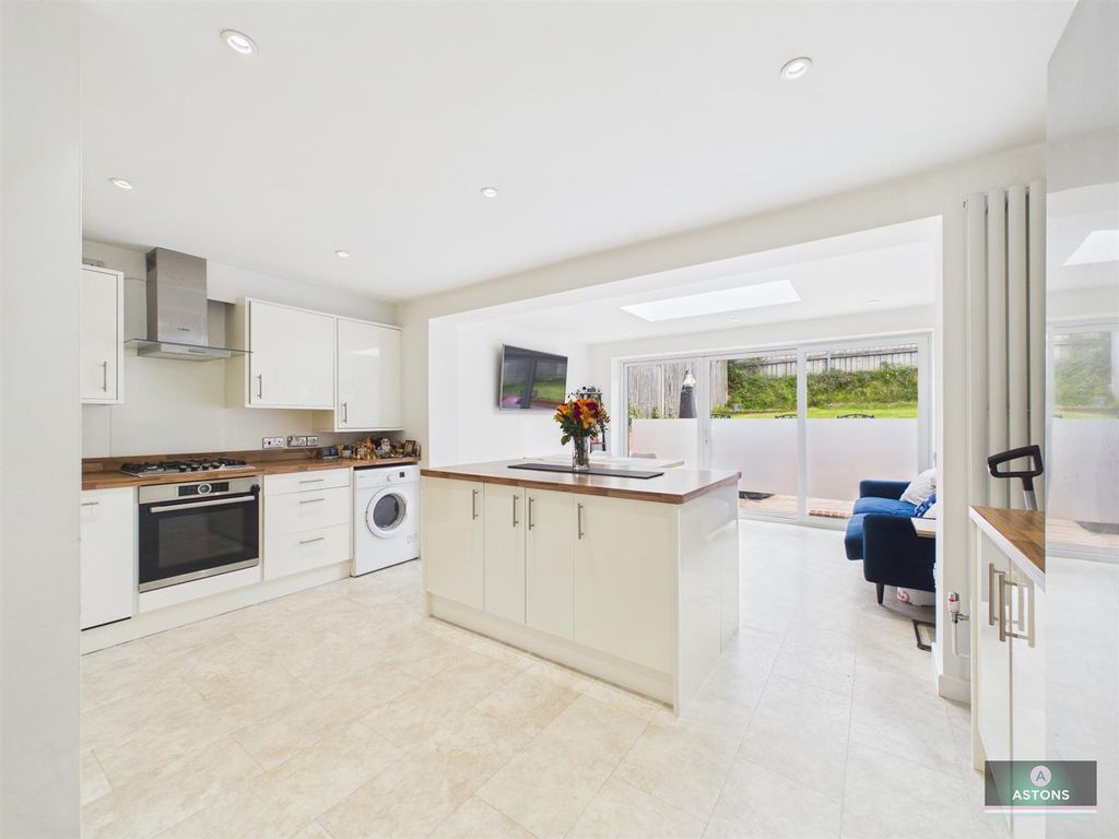 Property photo 2 of 16 Cam02067G0-Pr0240-Still006.Jpg