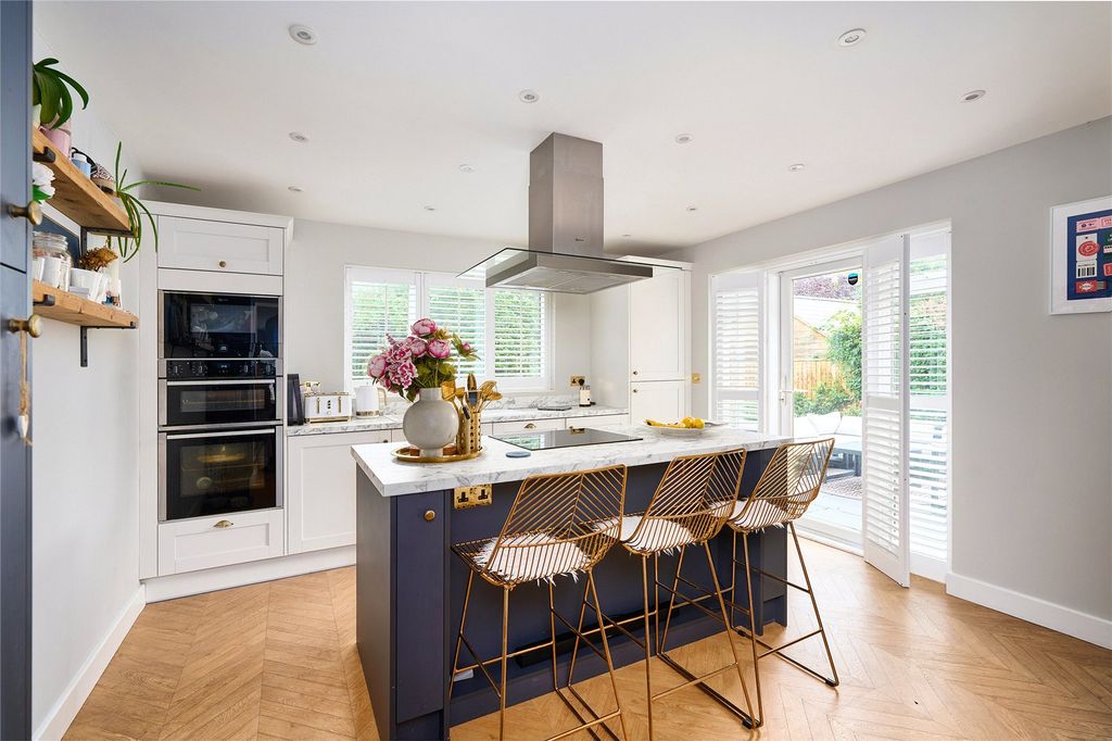 Property photo 2 of 19 Kitchen