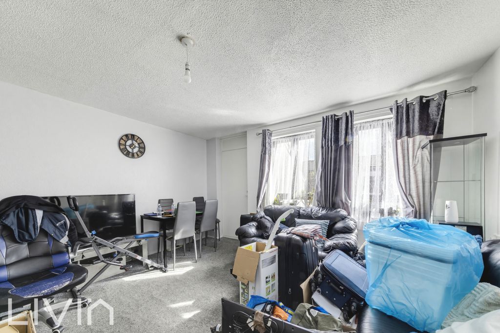 Property photo 3 of 10 3