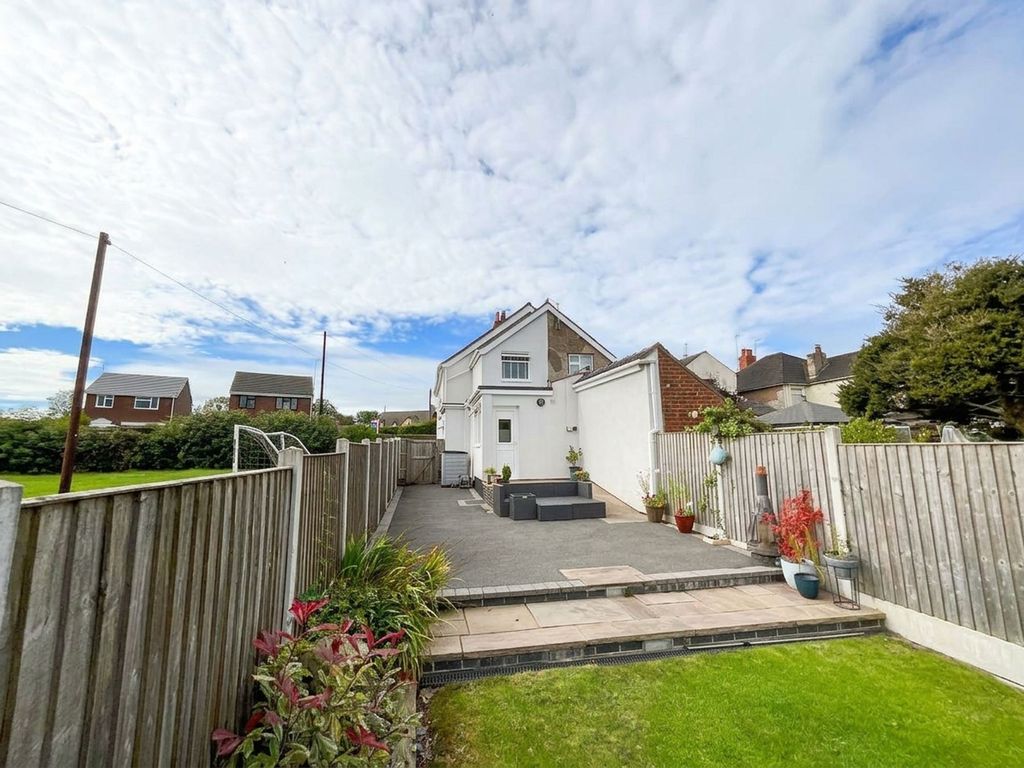 Property photo 2 of 27