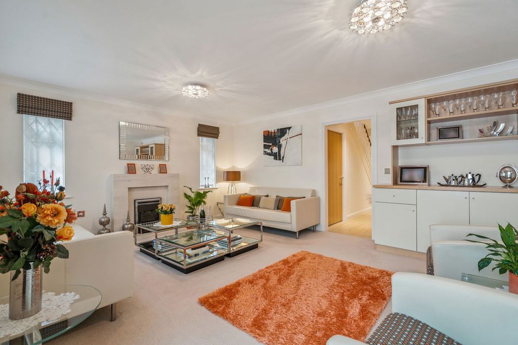 Property photo 3 of 27