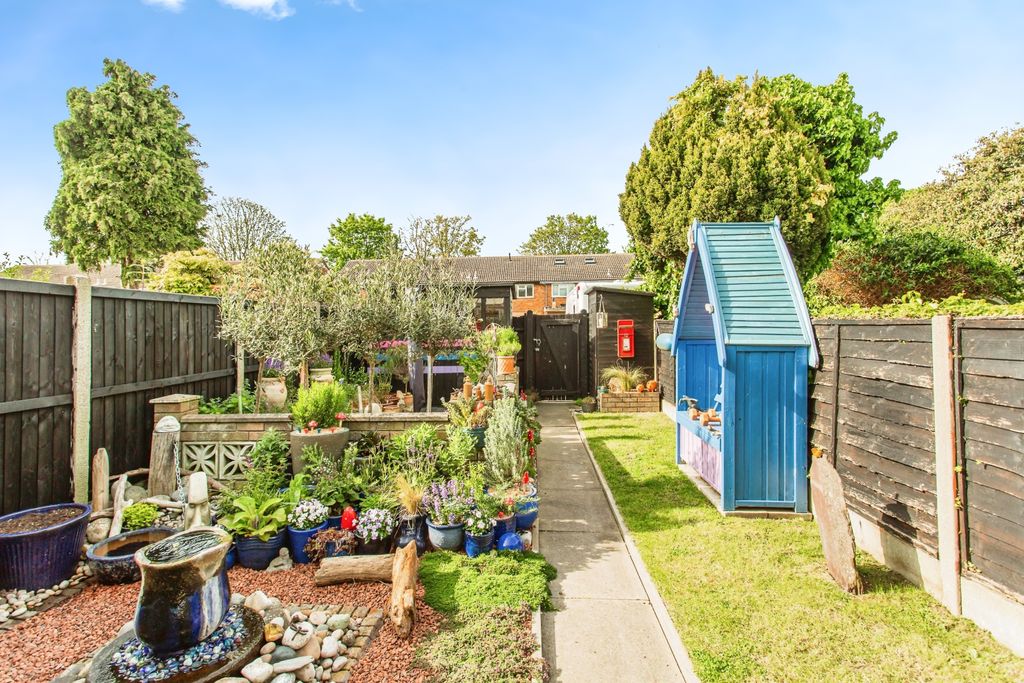 Property photo 3 of 15 Landscaped Garden