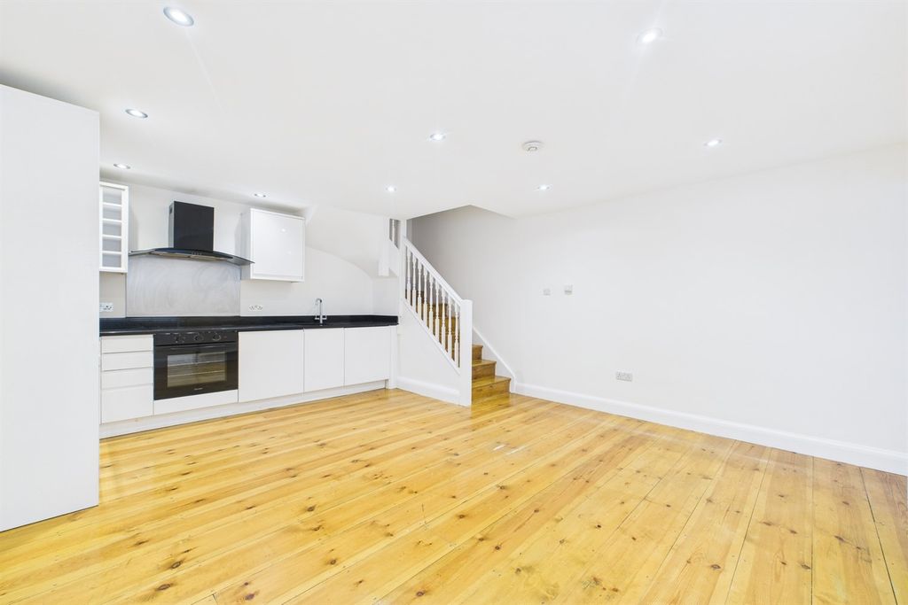 Property photo 1 of 8 Living Room / Kitchen