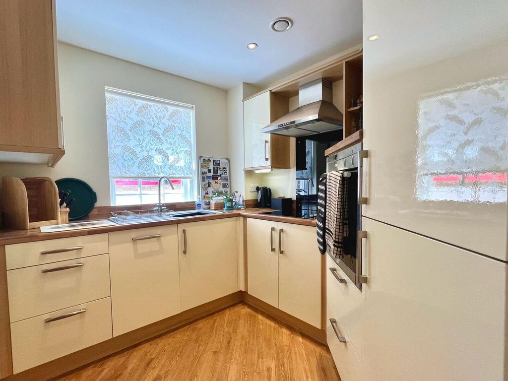 Property photo 3 of 23 Kitchen