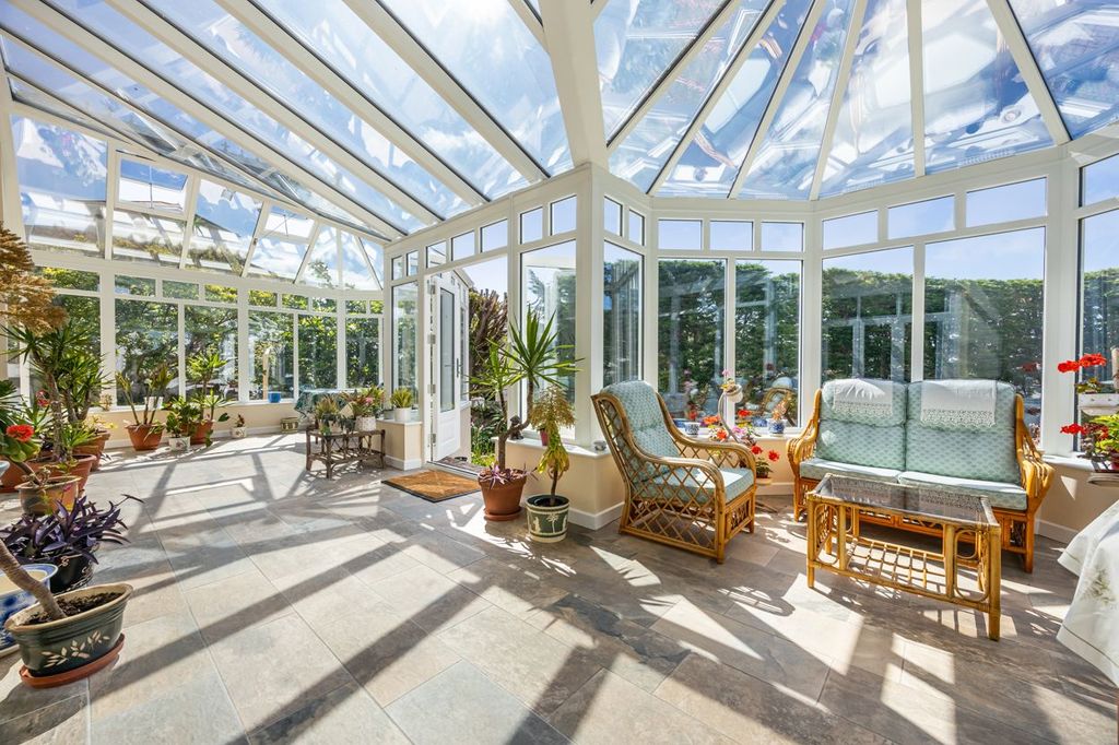 Property photo 2 of 31