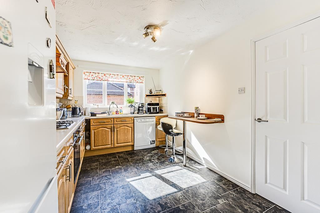 Property photo 3 of 19 15 Warwick Gardens, Thrapston-8.Jpg