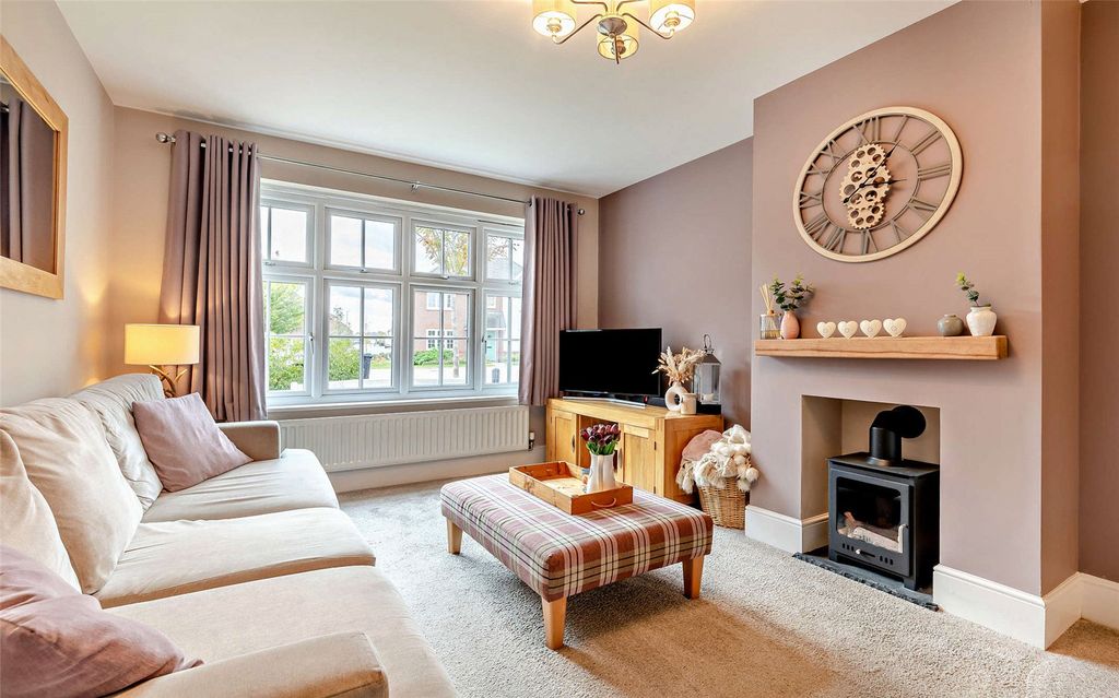 Property photo 3 of 30 Living Room