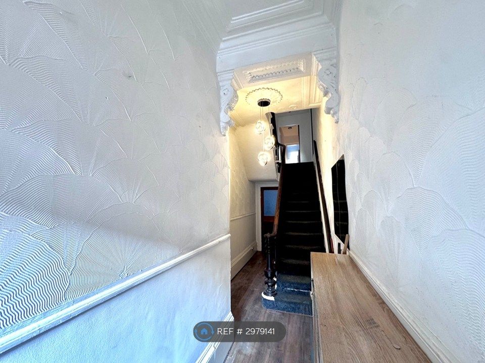 Property photo 2 of 25