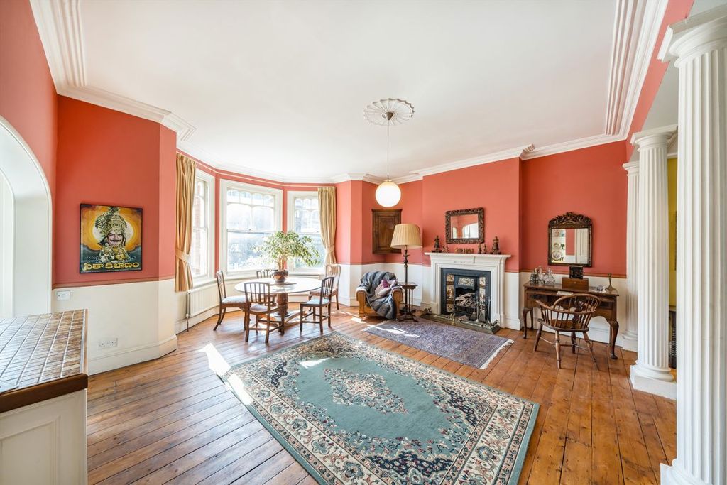 Property photo 2 of 9