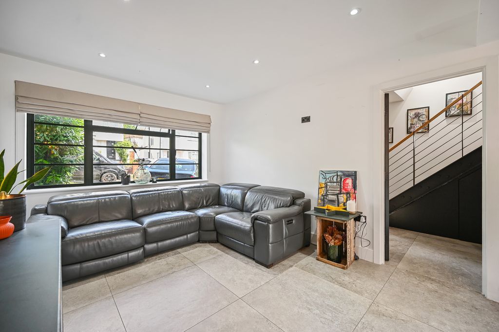 Property photo 2 of 14 14