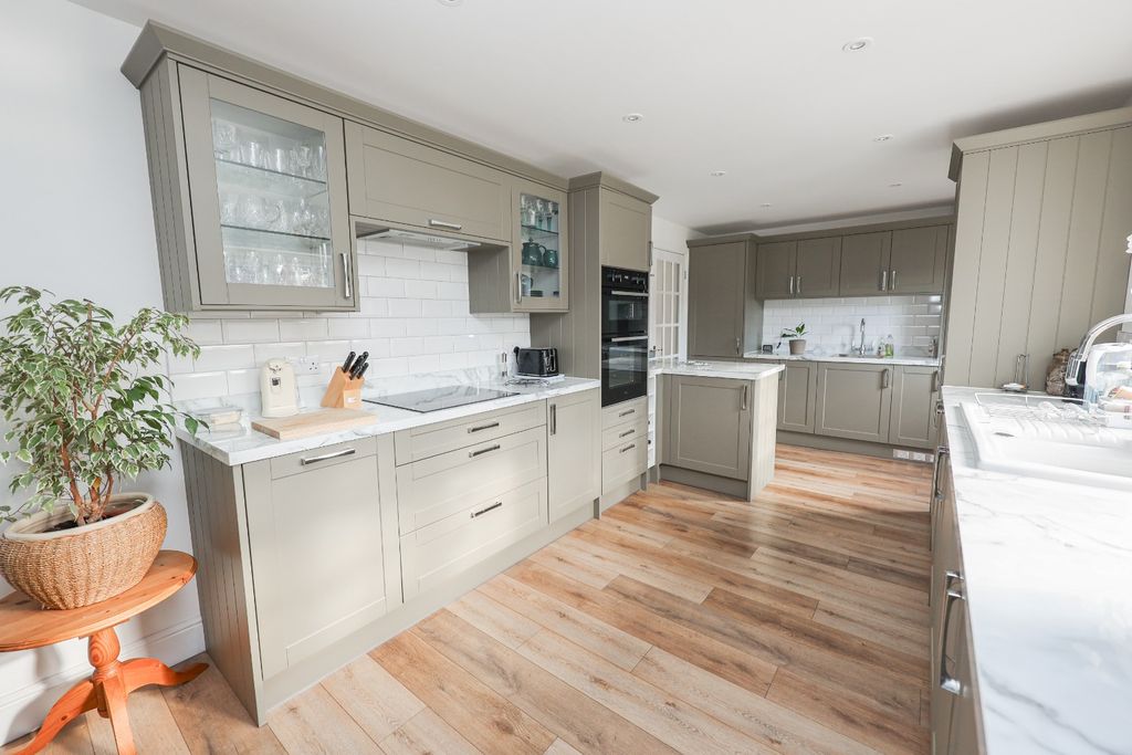 Property photo 3 of 25 4181562