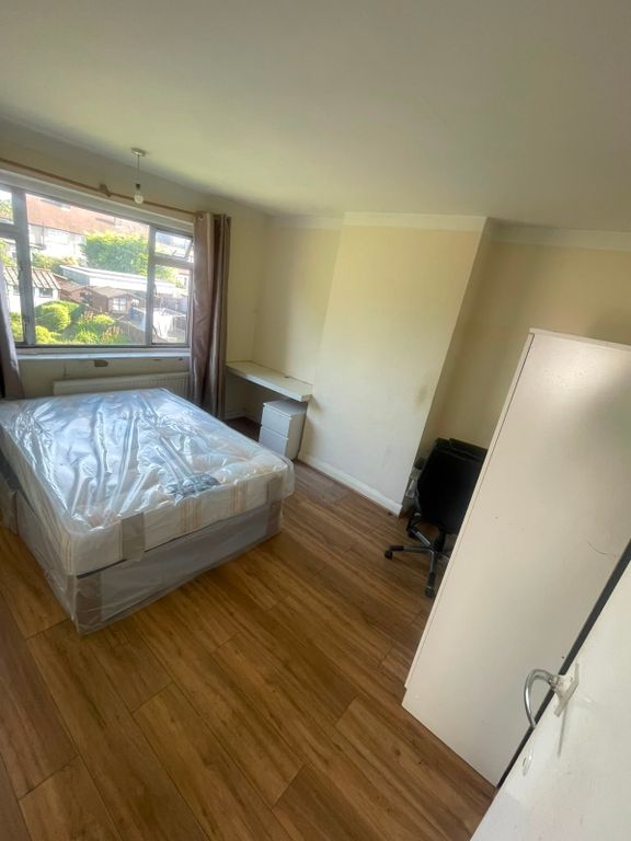 Property photo 1 of 2