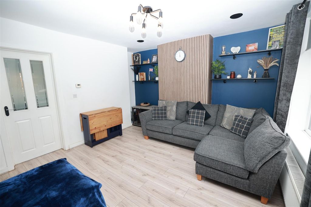 Property photo 2 of 12 R6__5032.Jpg