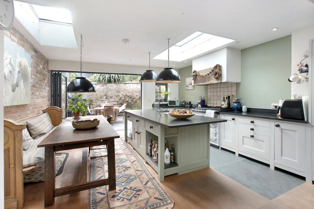 Property photo 3 of 29 Kitchen