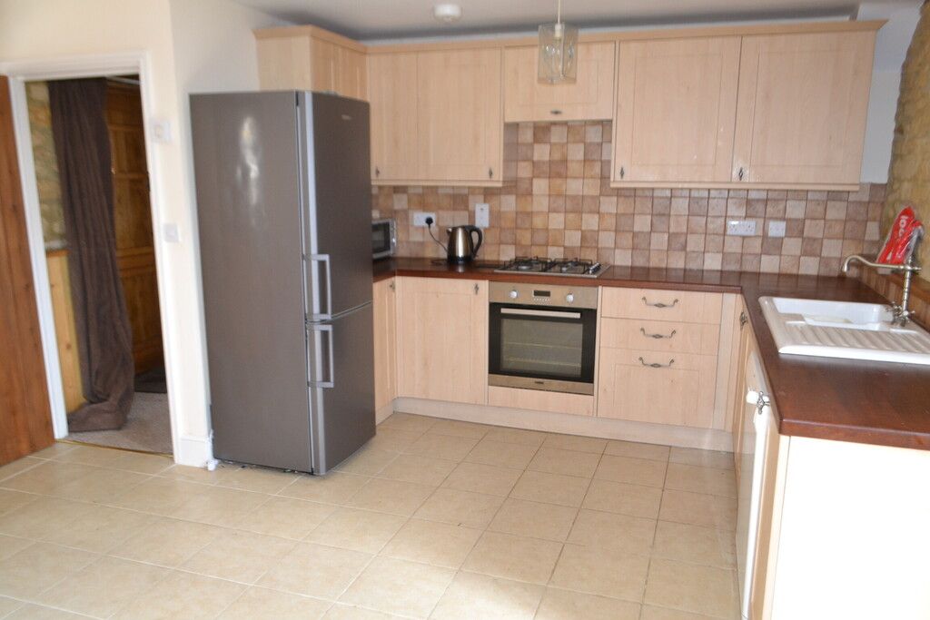 Property photo 3 of 9 Kitchen