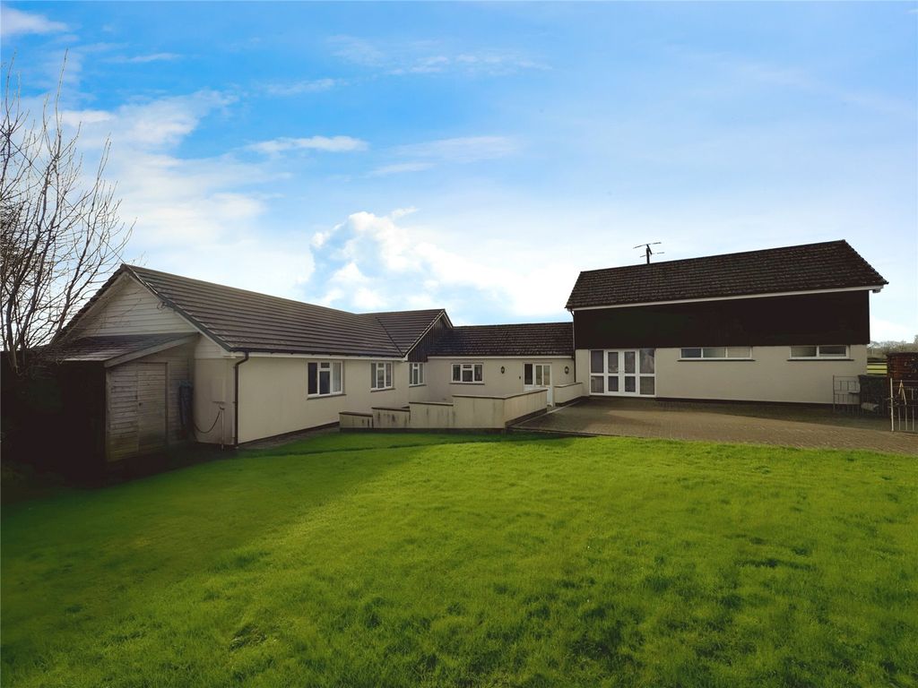 Property photo 2 of 33 Picture No. 51