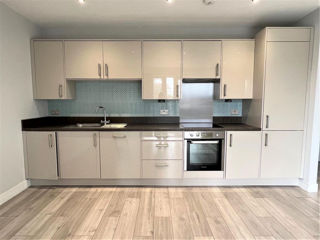 Property photo 2 of 8 Kitchen.Jpg