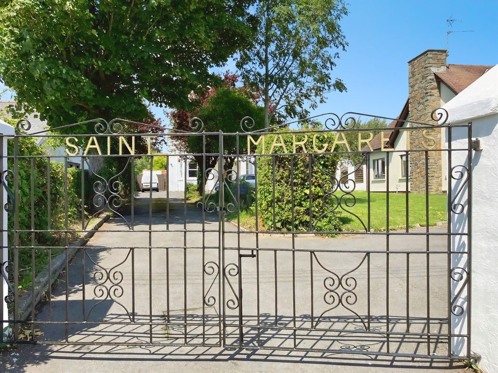 Property photo 1 of 34