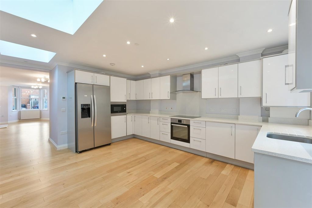 Property photo 1 of 15 Pelham Road