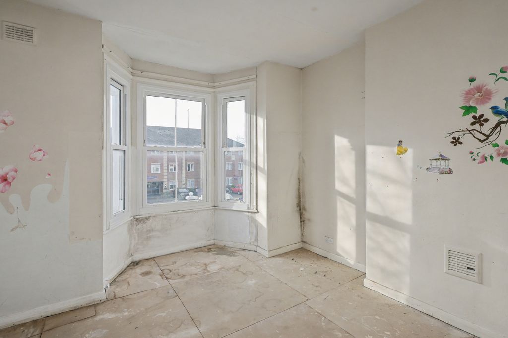 Property photo 2 of 18 First Floor 25 Claremont Road, Cricklewood, London, Nw2 1Bp
