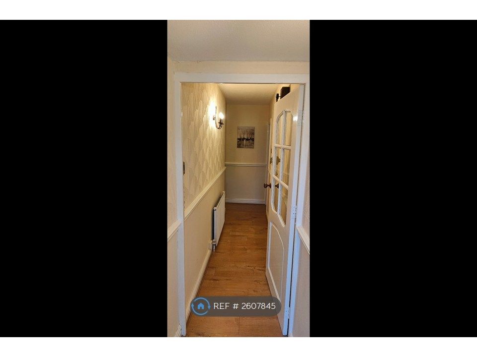 Property photo 3 of 16 Hallway