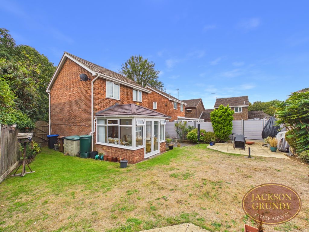 Property photo 2 of 21 Fishers Close