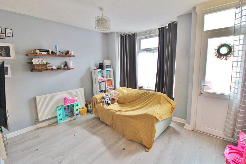 Property photo 2 of 8