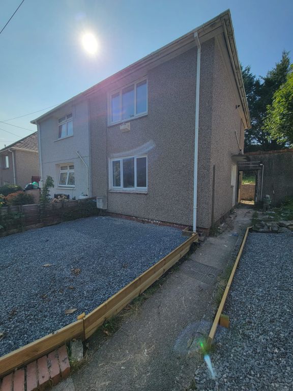 Property photo 1 of 9 2 Bed Semi-Detached House To Rent Heol-Y-Fagwr, Clydach Sa6