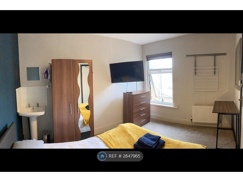Property photo 3 of 20 Room 4 - Available On 1st August (£650)