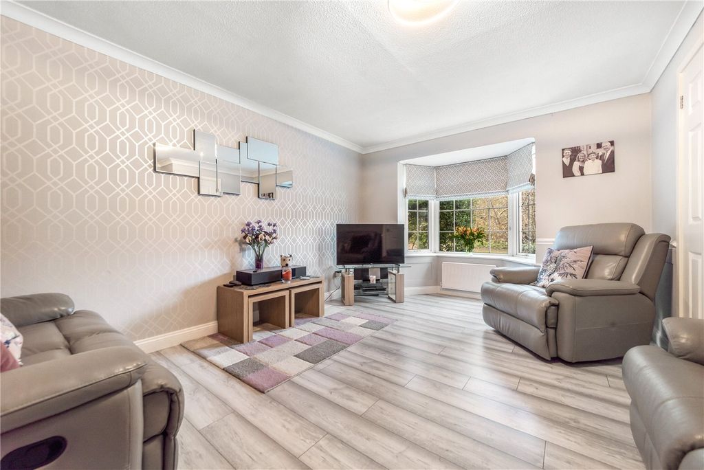 Property photo 2 of 25 Picture No. 13