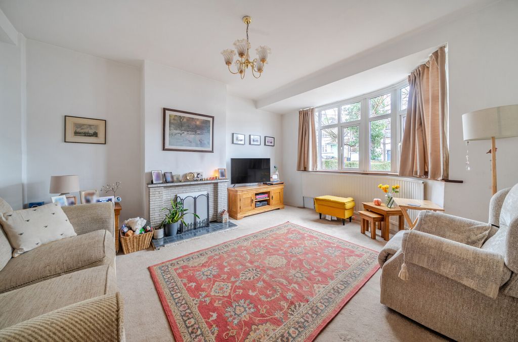 Property photo 2 of 20 1371821-19-696E19...