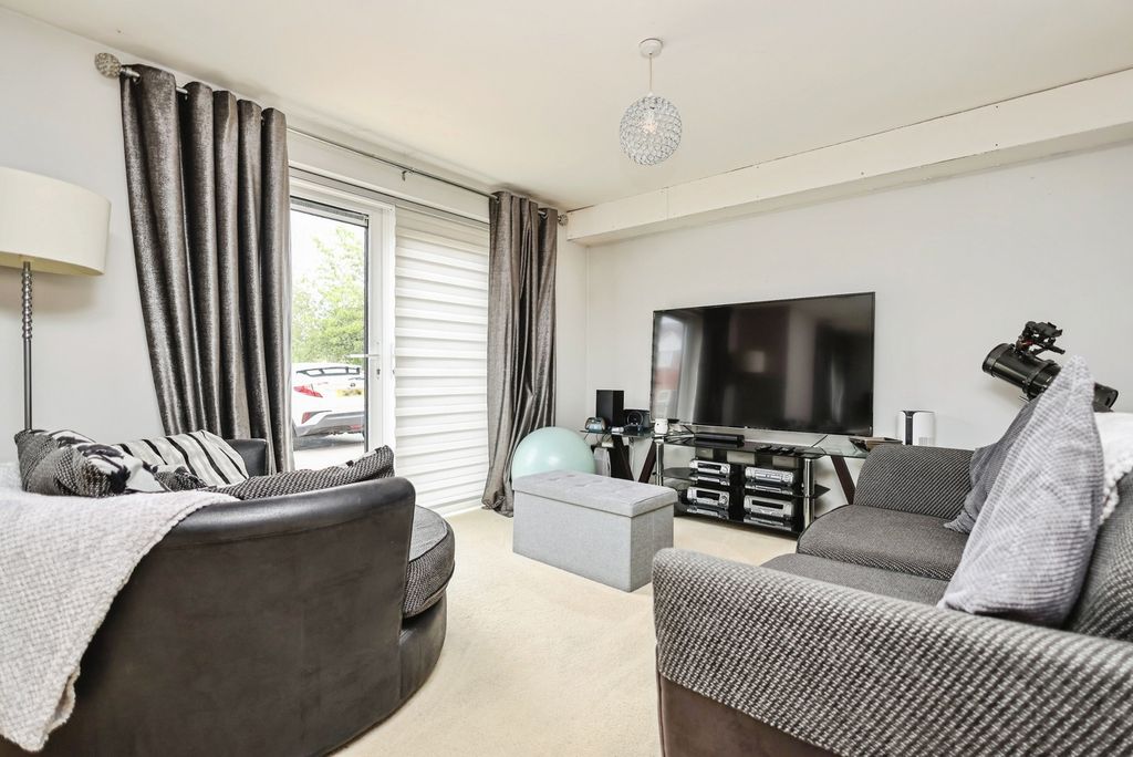 Property photo 3 of 16 Pbox-Img.Jpg