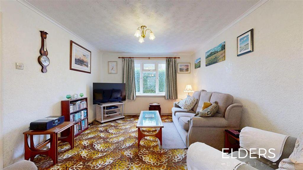 Property photo 3 of 12 Lounge