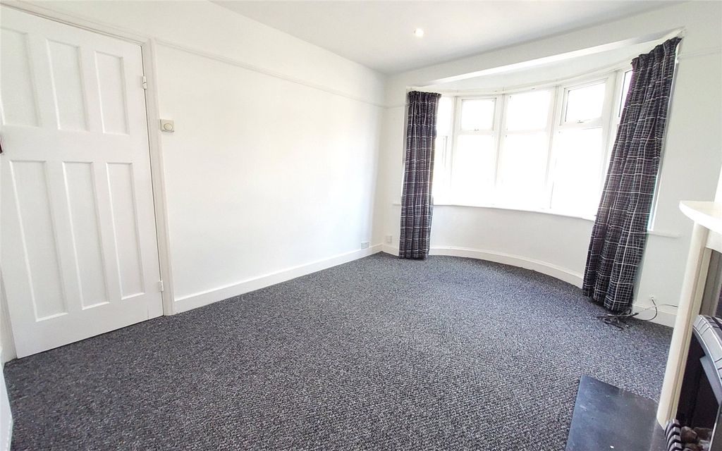 Property photo 2 of 10 Picture No. 12