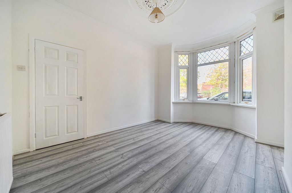 Property photo 2 of 13 1374088-1-6900d7F...