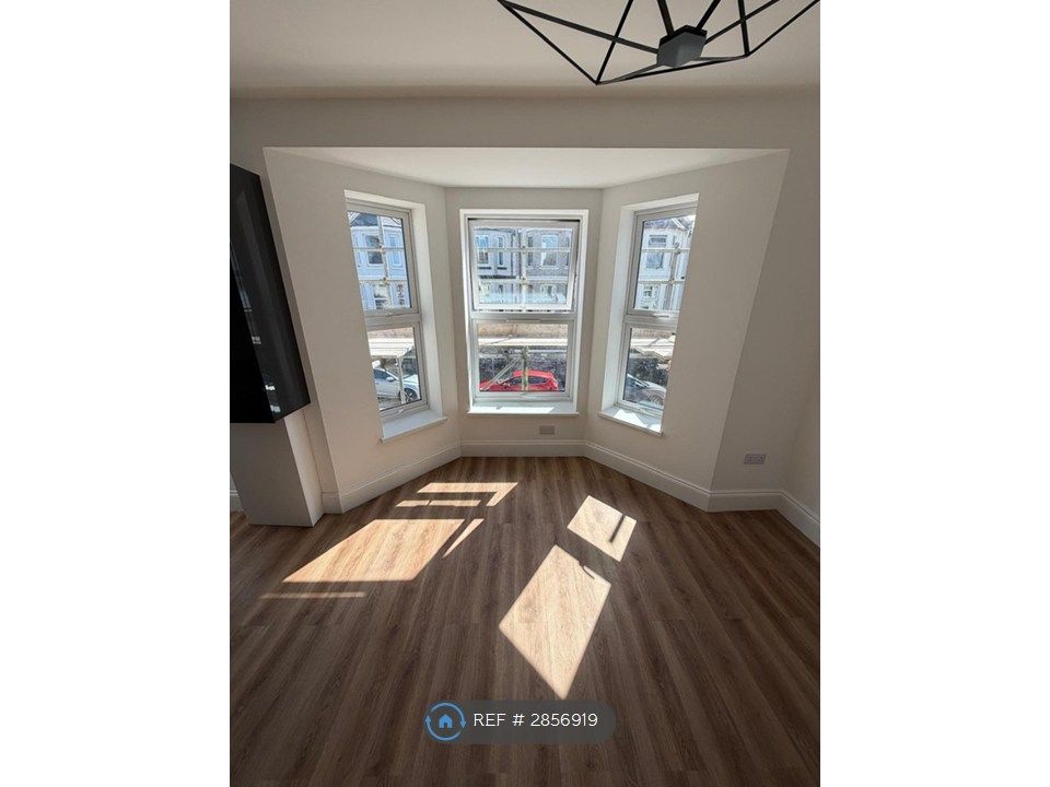 Property photo 2 of 6 Living Room