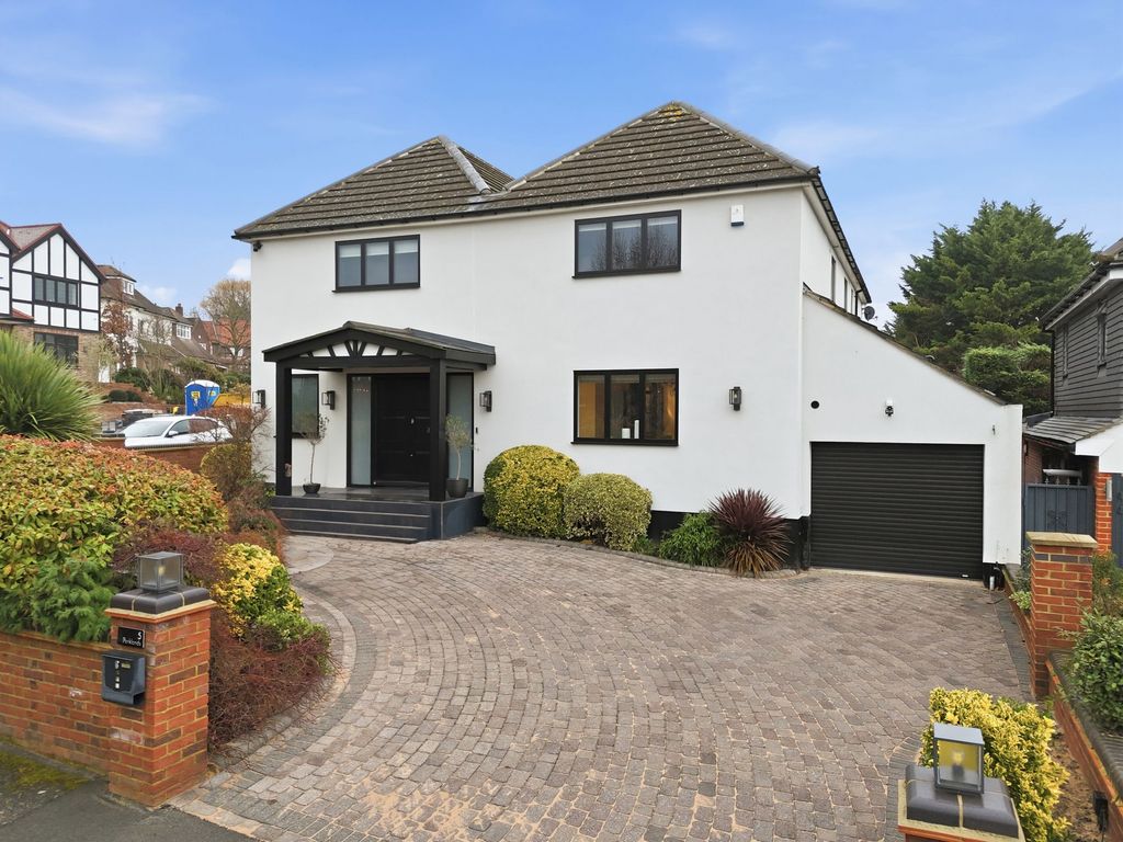 Property photo 2 of 40