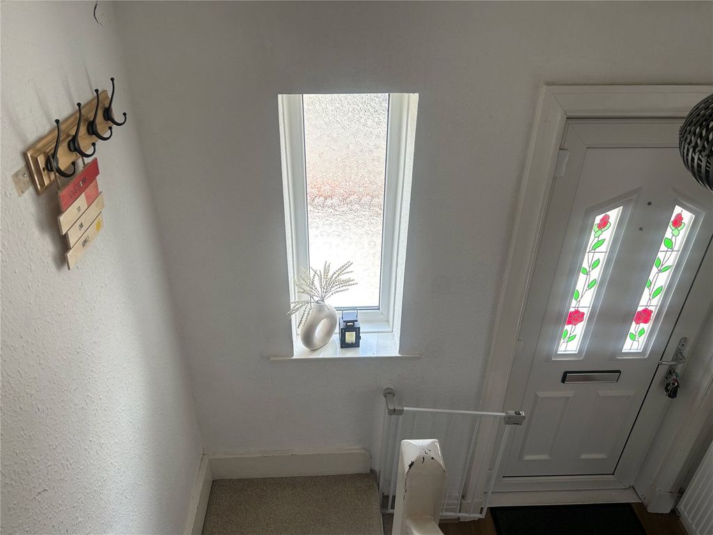 Property photo 2 of 24 Entrance Hallway