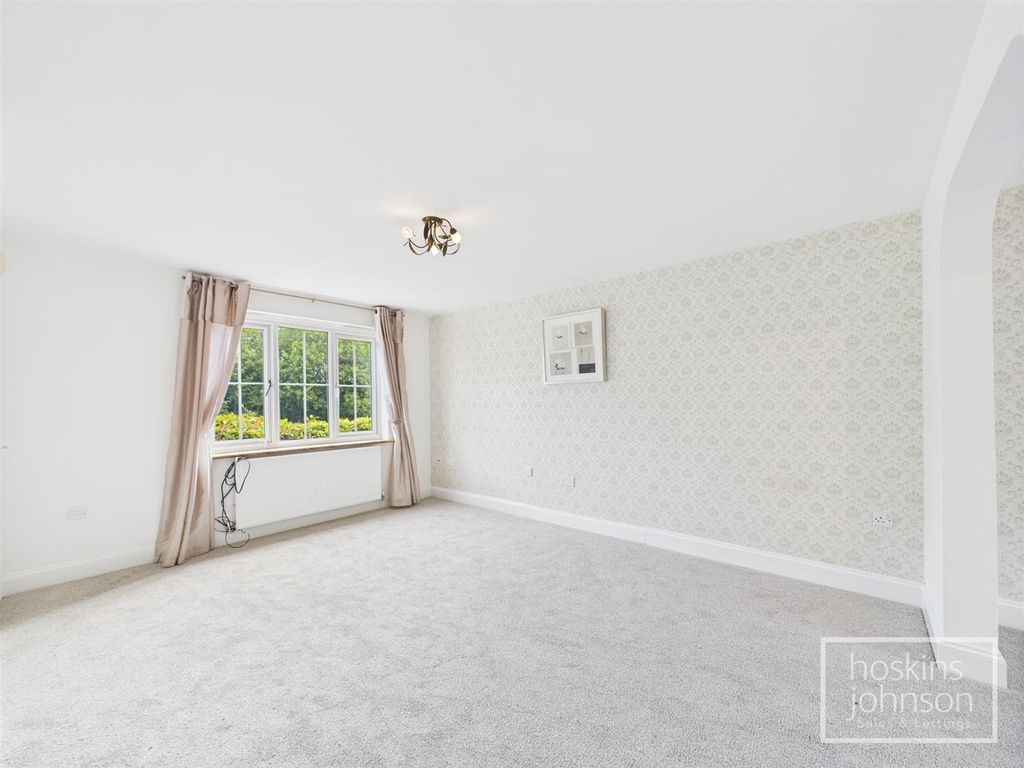 Property photo 3 of 33 Living Room