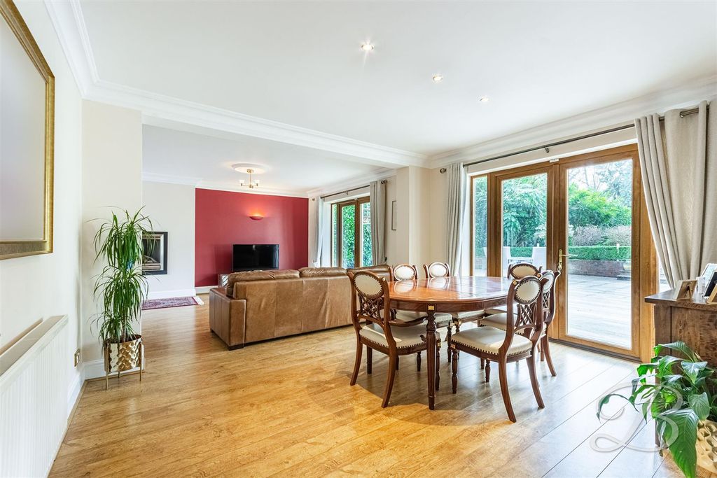 Property photo 2 of 34 Dining Room