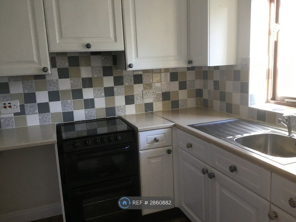 Property photo 3 of 10 Kitchen