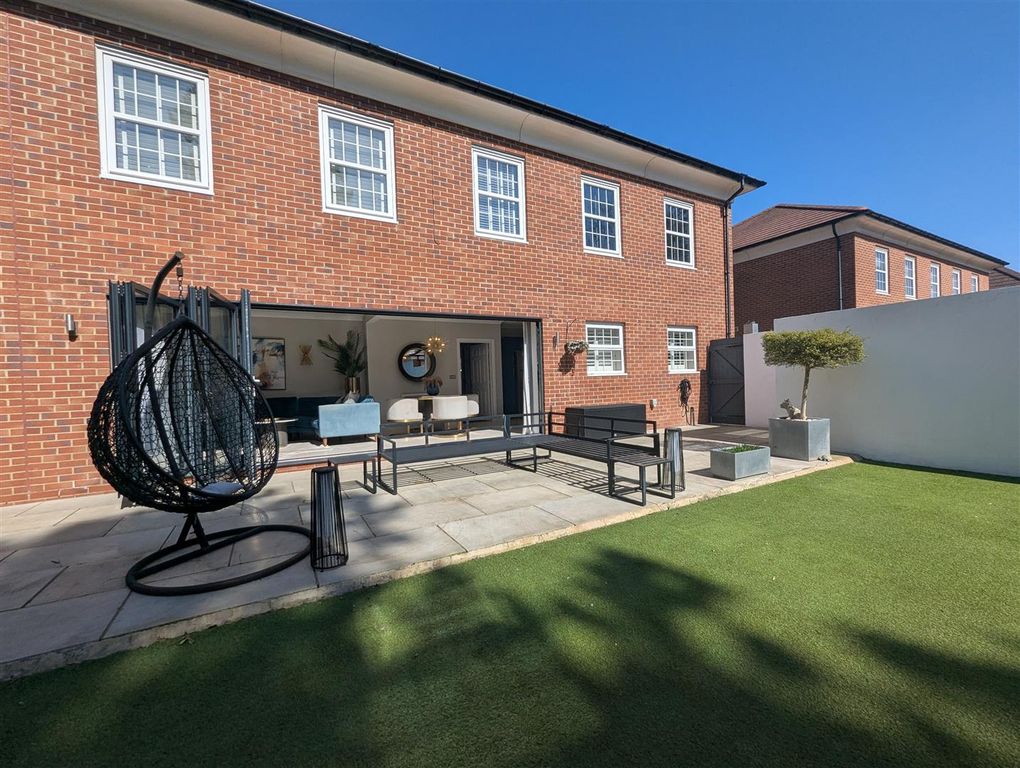 Property photo 1 of 35 Externally