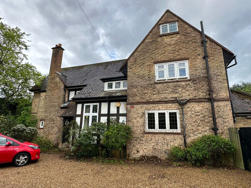 Property photo 1 of 10 4 Bed Detached House To Rent Britwell Road, Burnham Sl1