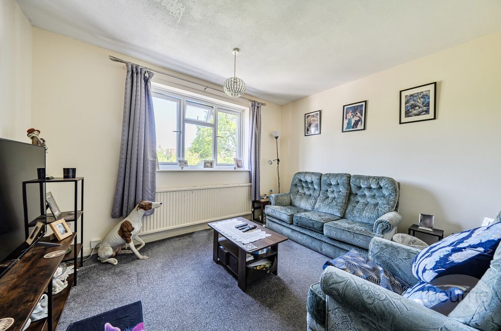 Property photo 2 of 8 E8E0E0Ac-c67c-4B7...