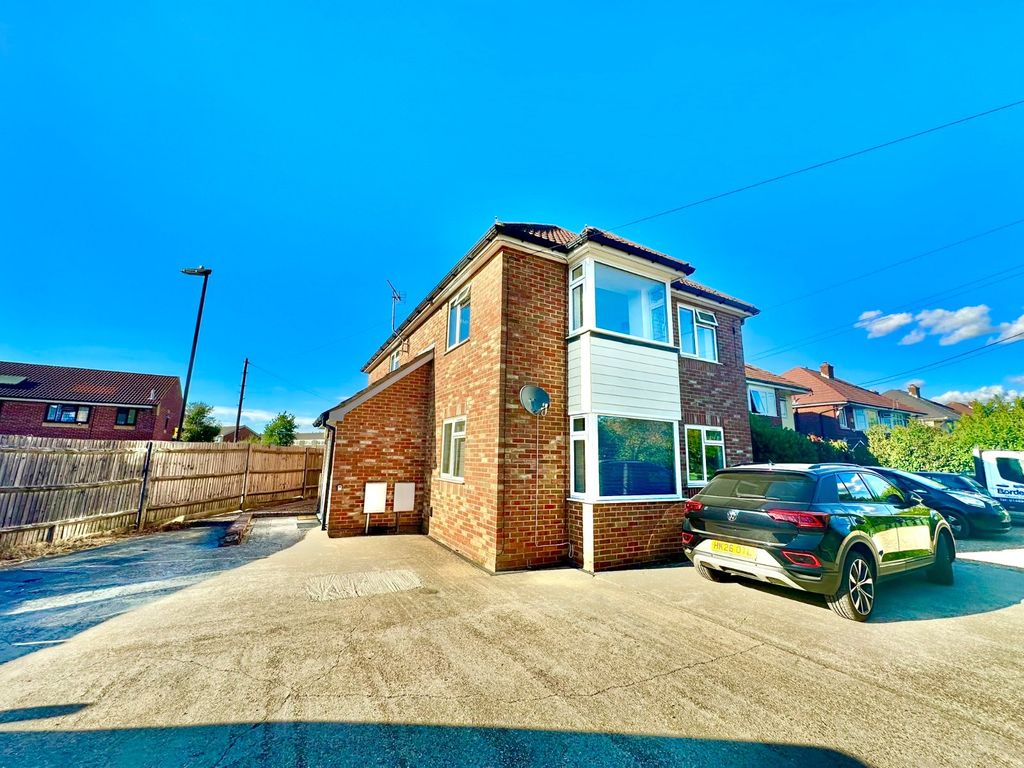 Property photo 2 of 13 Picture No. 15